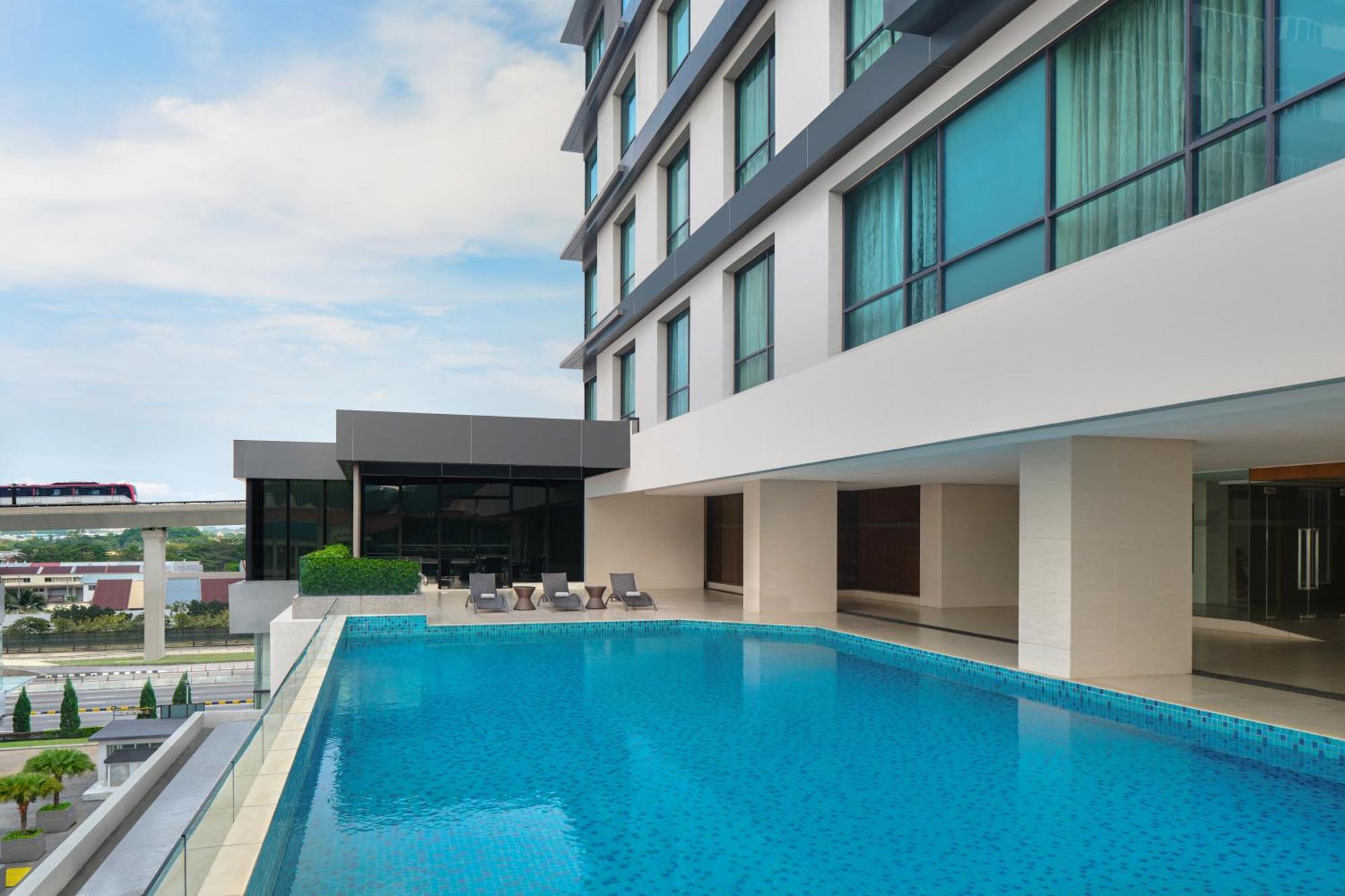 Four Points By Sheraton Пучонг Экстерьер фото